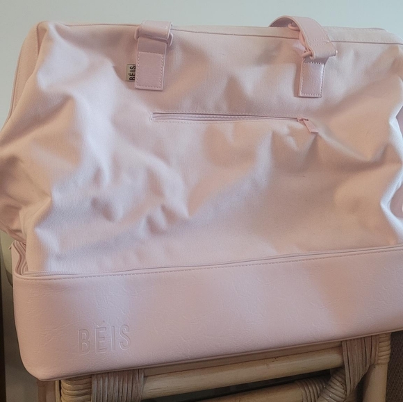 ๐SOLD ๐Beis SAKURA pink weekender bag - Picture 2 of 3